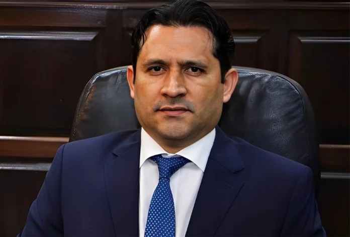 Silencio del CNE obliga a candidatos a activar recursos judiciales, advierte magistrado del TJE Mario Morazán